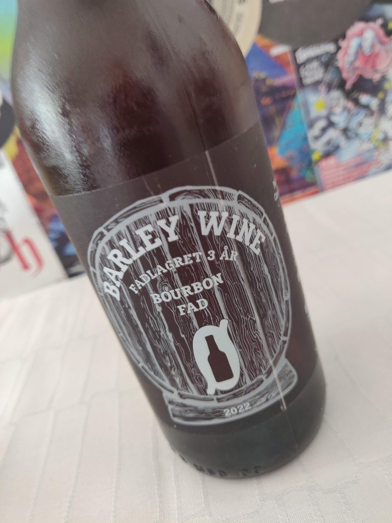 På billedet ses specialøllen Barley Wine Bourbon Fad fra bryggeriet Ø-bryg.