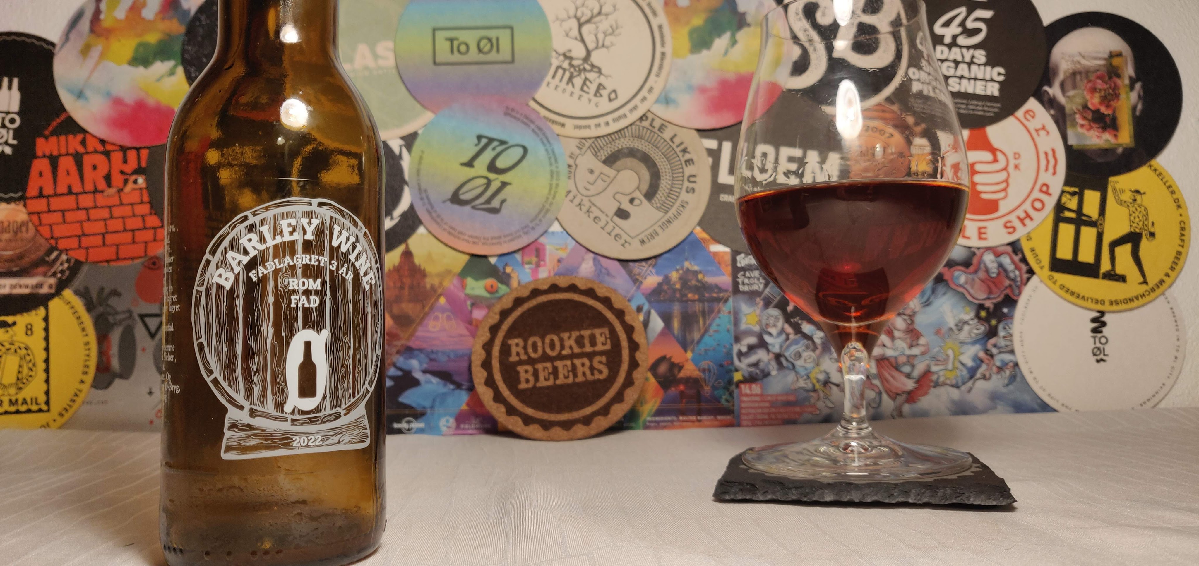 På billedet ses specialøl Barley Wine Rom Fad af bryggeriet Ø-bryg. Ølbrik fra Kreakrogen