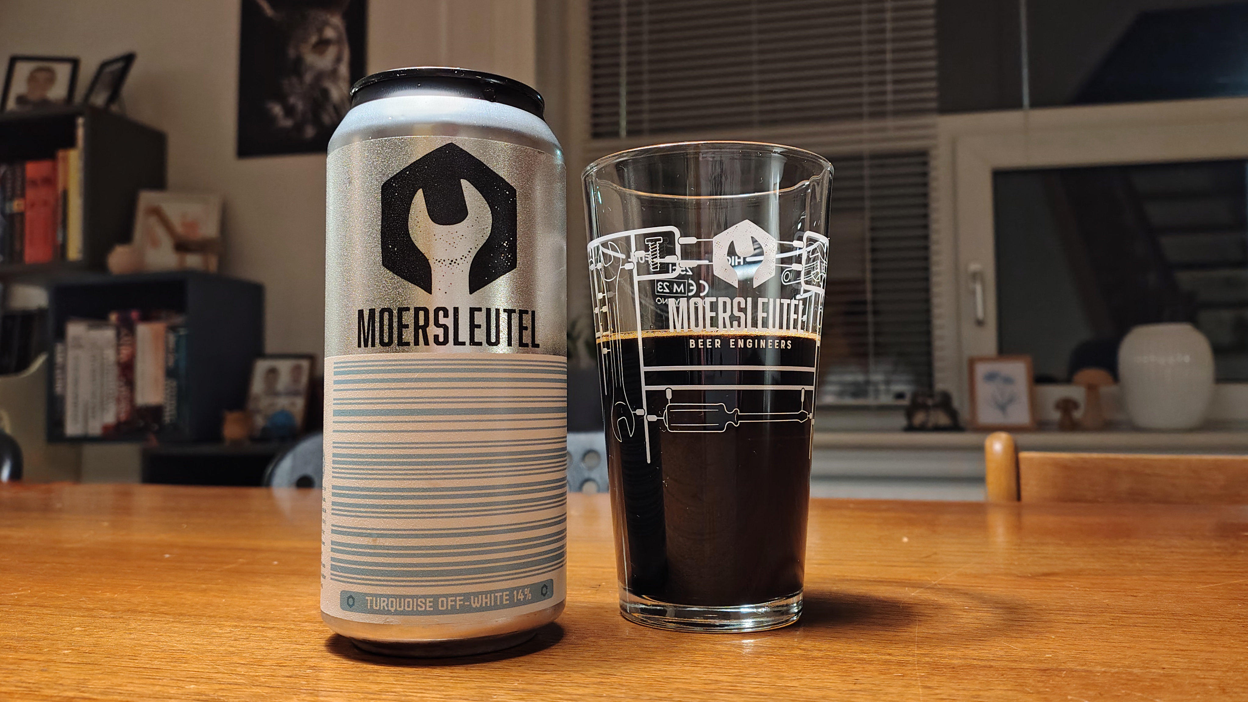 Moersleutel Craft Brewery – Barcode: Turquoise Off-White